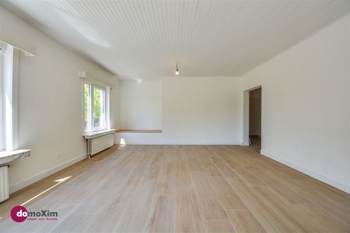 Spacious apartment with 2 bedrooms located on the canal