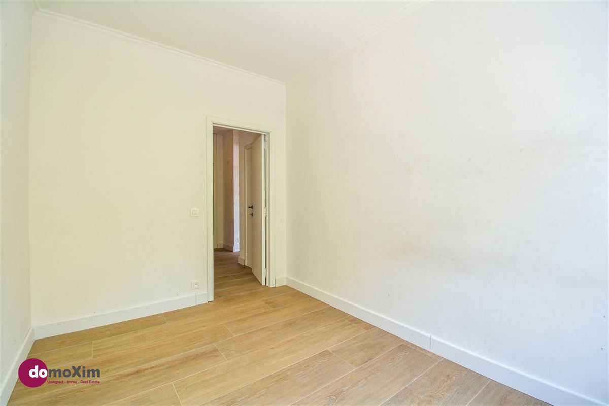 Spacious apartment with 2 bedrooms located on the canal