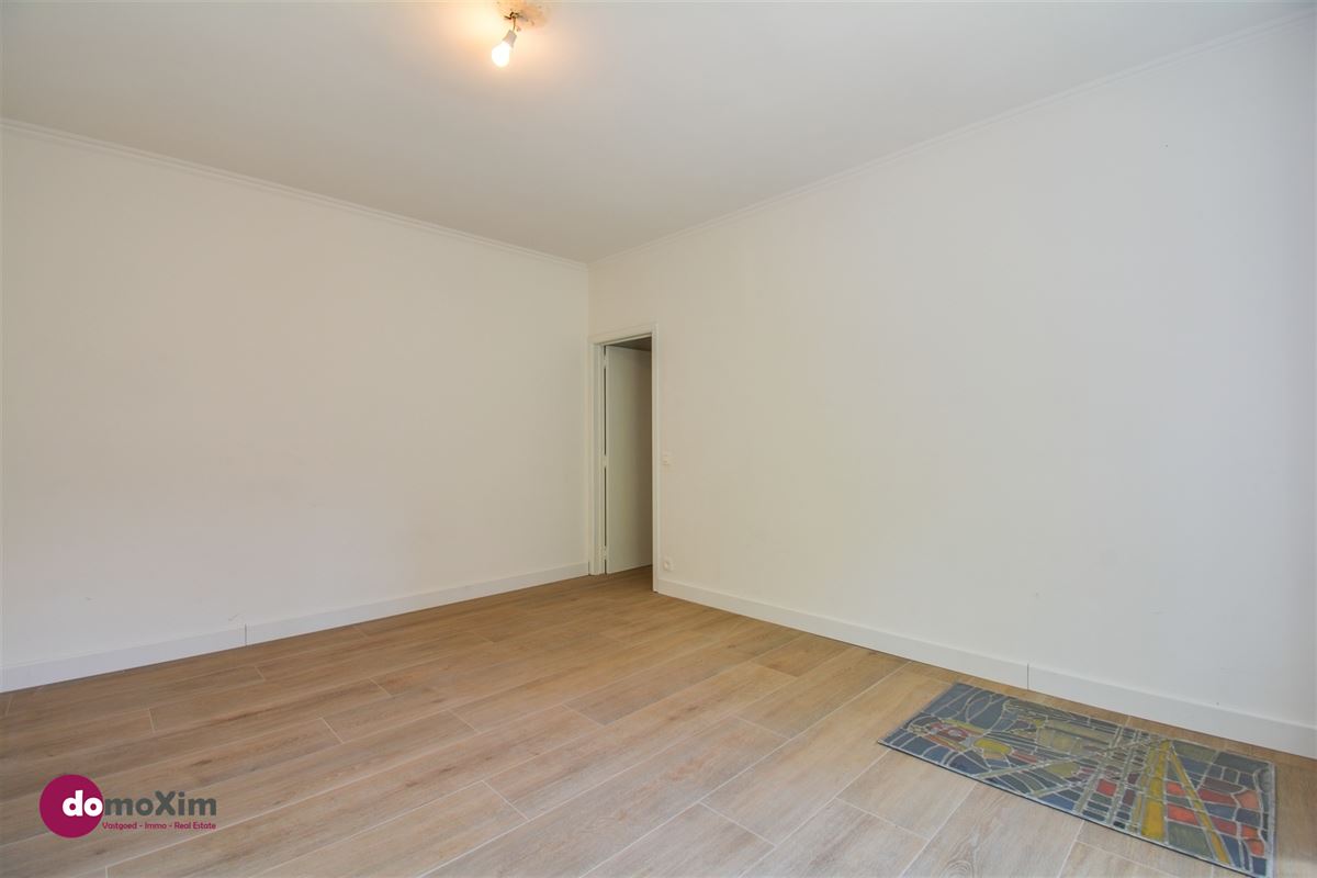 Spacious apartment with 2 bedrooms located on the canal