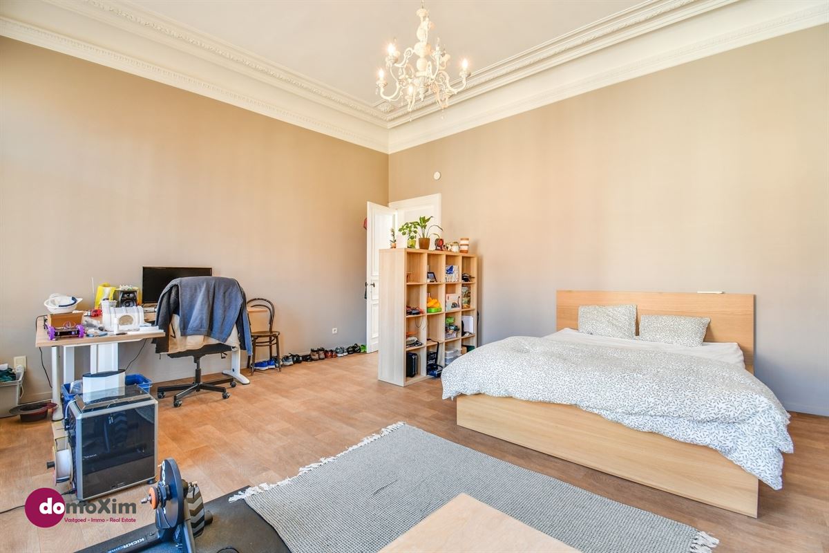 Karaktervolle herenwoning met vier slaapkamers en terras