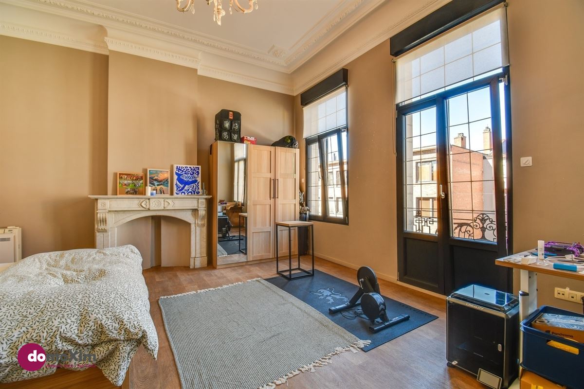 Karaktervolle herenwoning met vier slaapkamers en terras