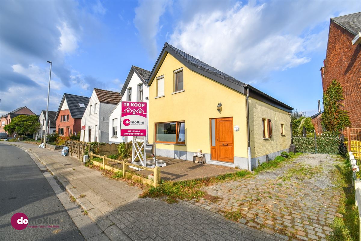A practical home with a beautiful garden and excellent accessibility