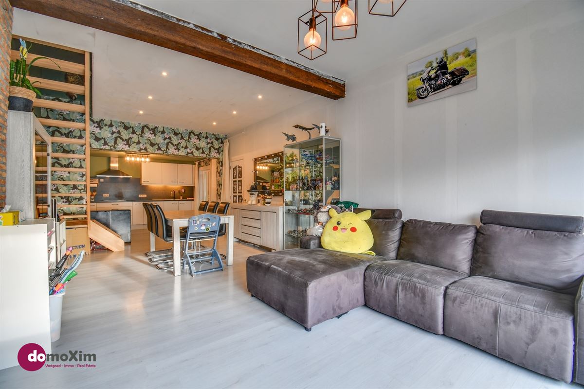 A practical home with a beautiful garden and excellent accessibility