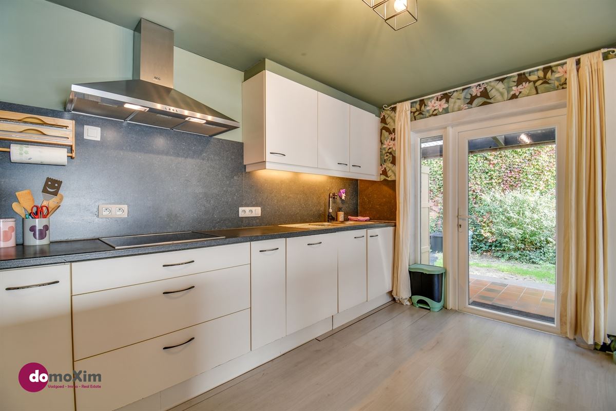 A practical home with a beautiful garden and excellent accessibility