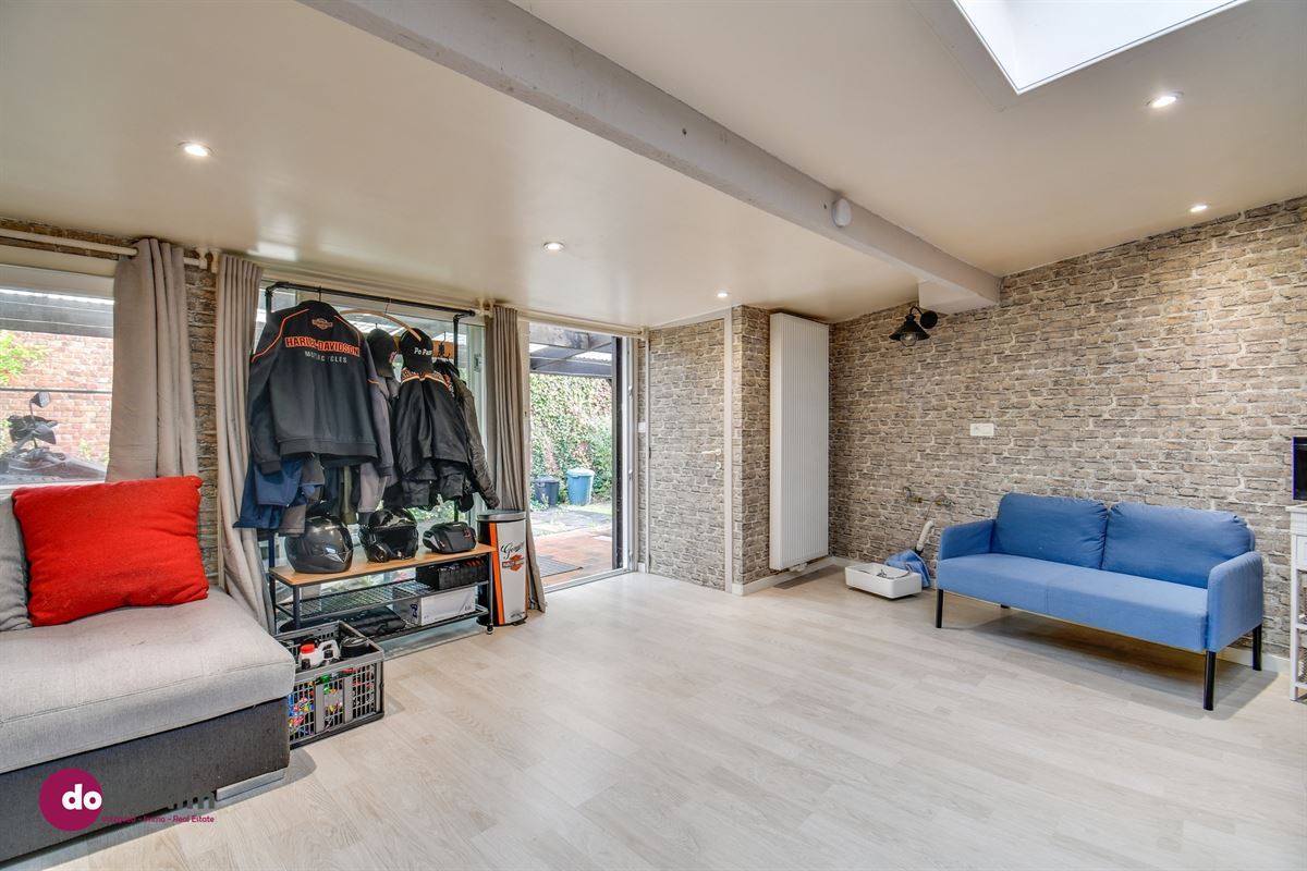 A practical home with a beautiful garden and excellent accessibility