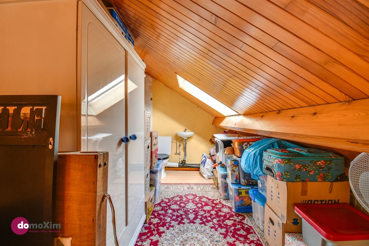 A practical home with a beautiful garden and excellent accessibility