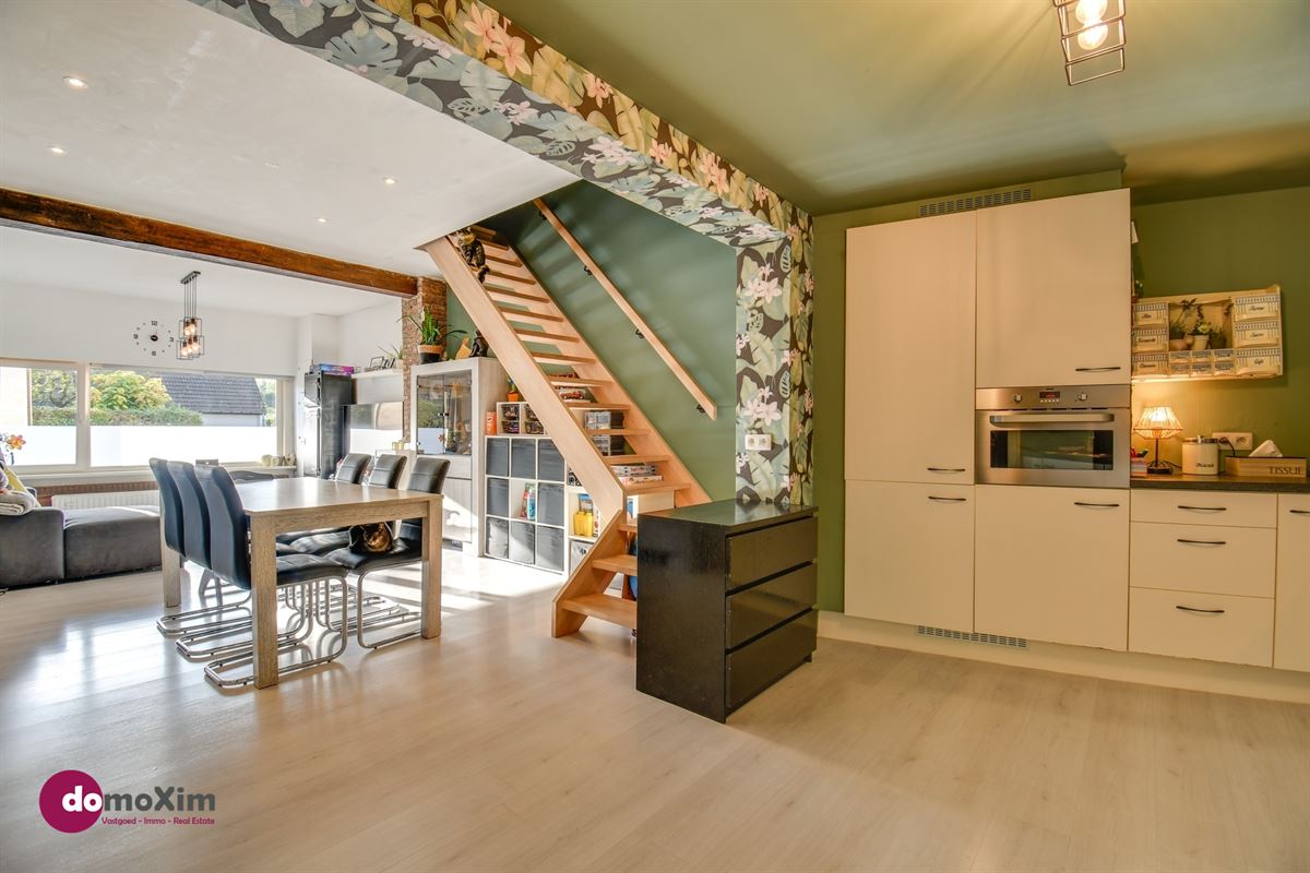 A practical home with a beautiful garden and excellent accessibility
