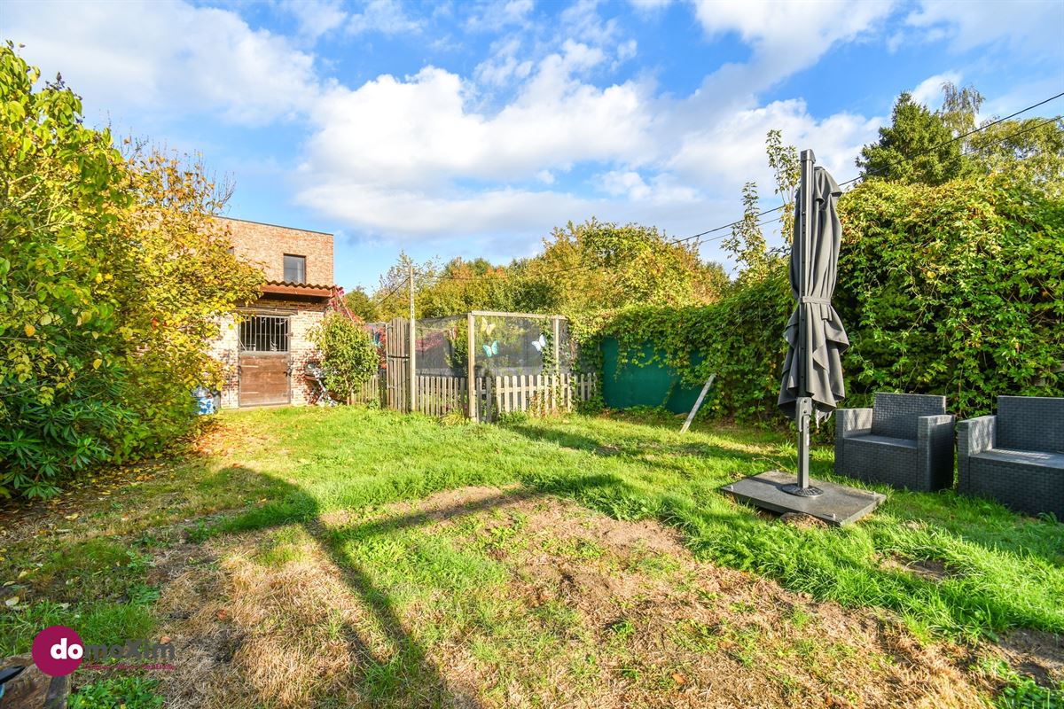 A practical home with a beautiful garden and excellent accessibility