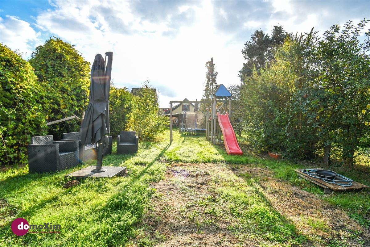 A practical home with a beautiful garden and excellent accessibility