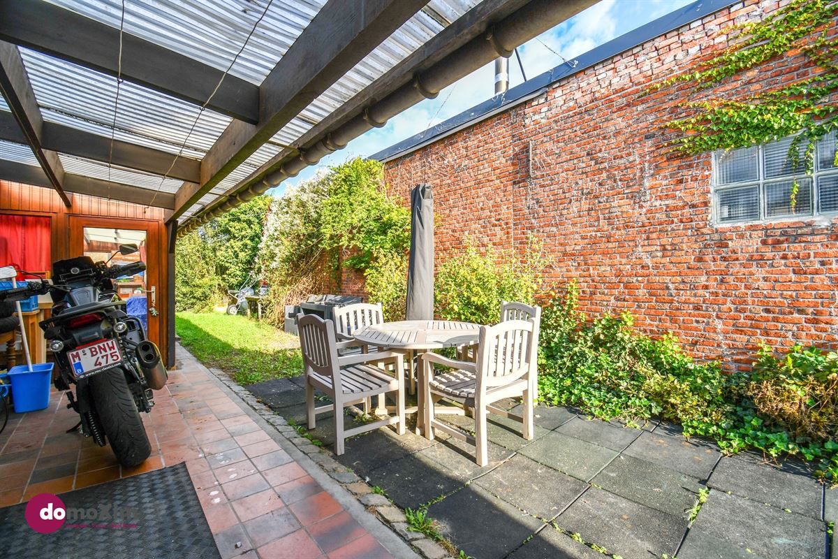 A practical home with a beautiful garden and excellent accessibility