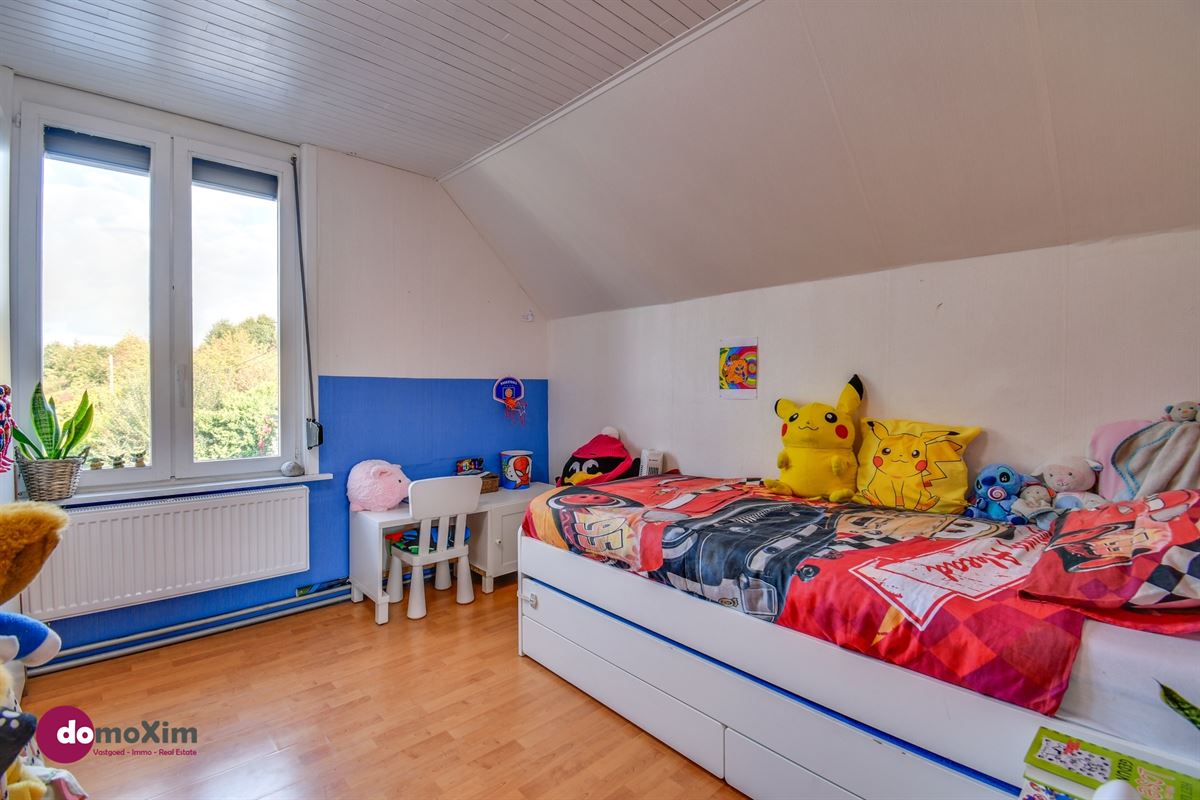 A practical home with a beautiful garden and excellent accessibility