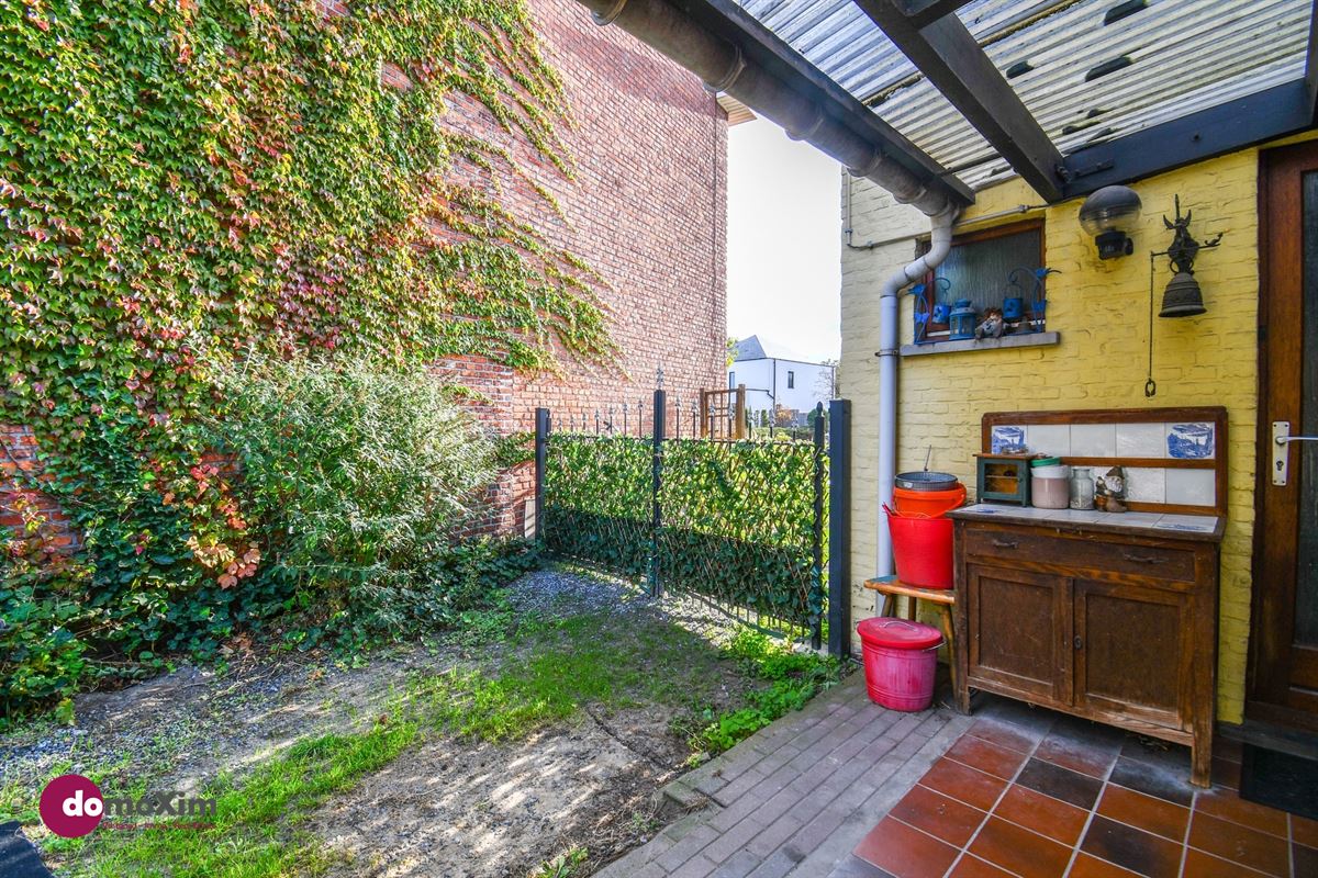 A practical home with a beautiful garden and excellent accessibility