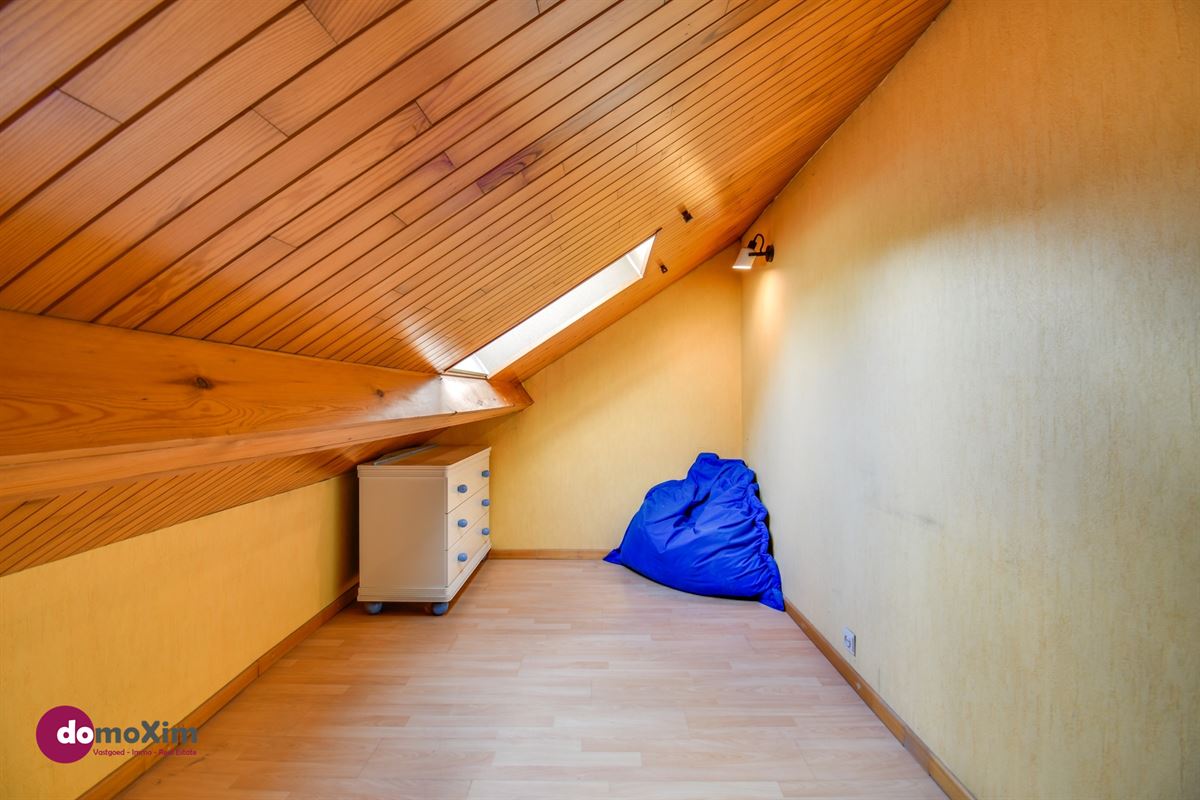 A practical home with a beautiful garden and excellent accessibility
