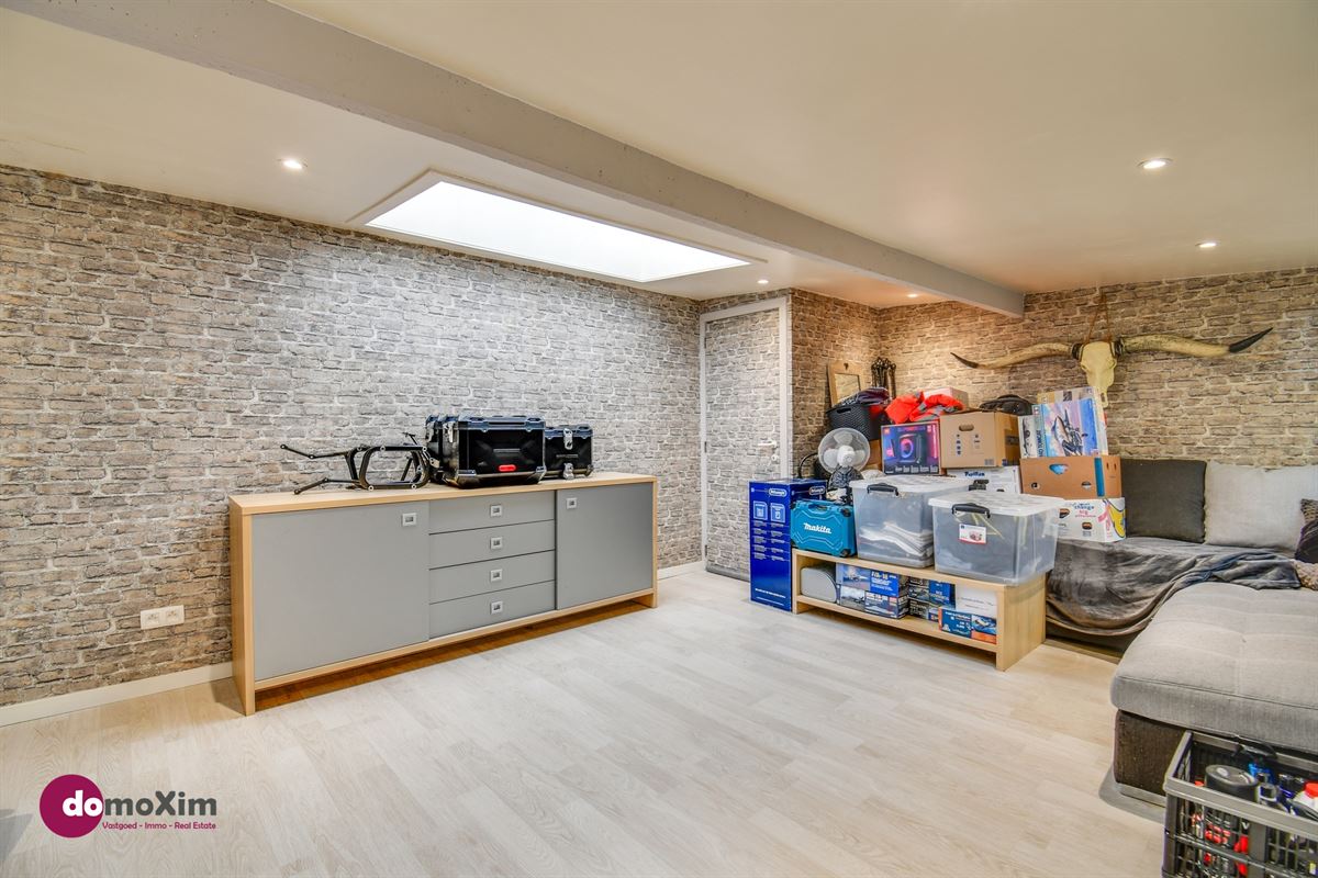 A practical home with a beautiful garden and excellent accessibility