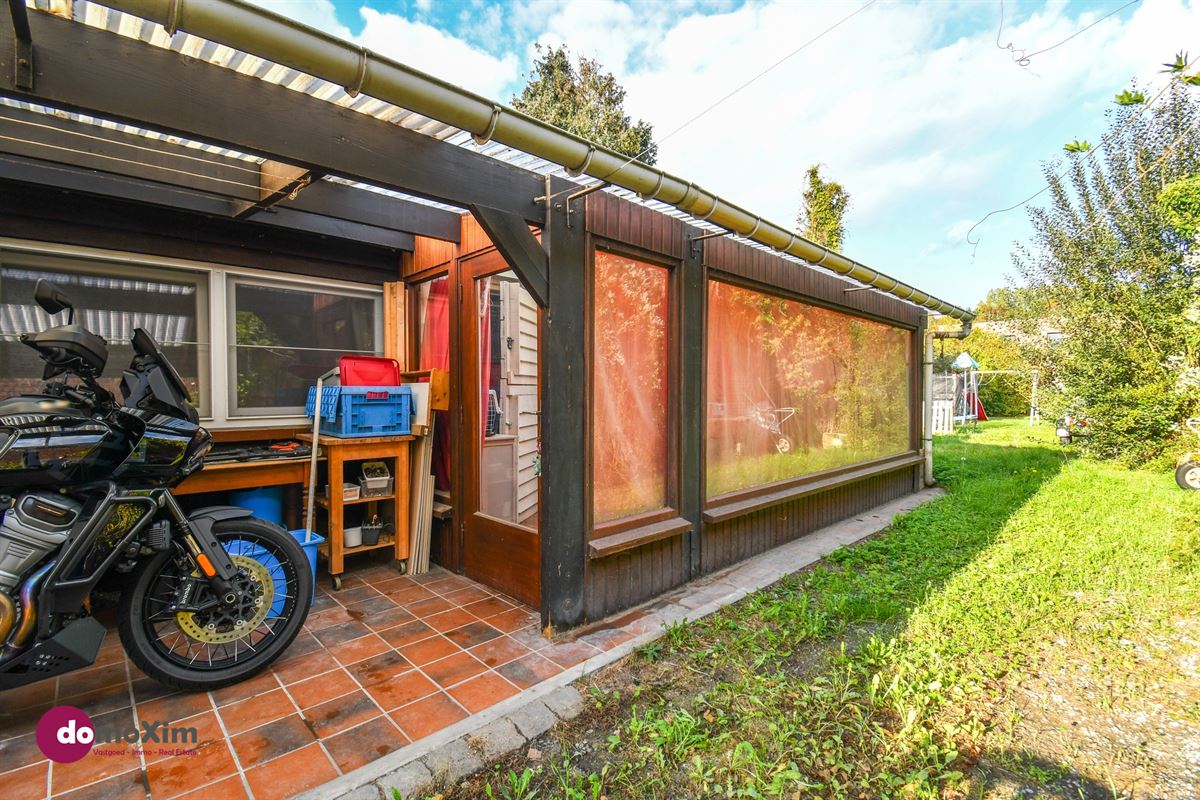 A practical home with a beautiful garden and excellent accessibility