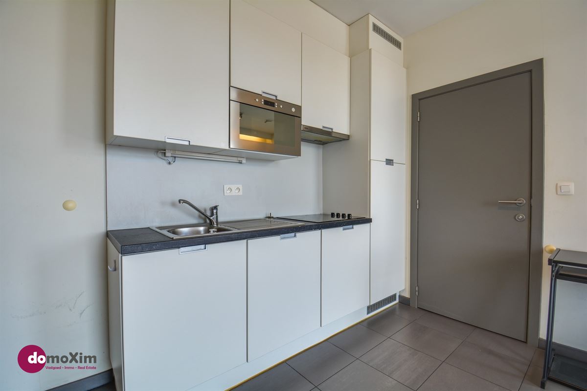 Studio moderne et meublé, convient à une personne, dans le centre de Louvain