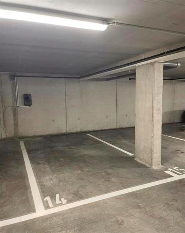 Ondergrondse autostaanplaats met laadpaal te Mortsel centrum