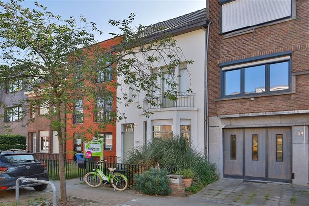Ruime woning met vier slaapkamers te koop!