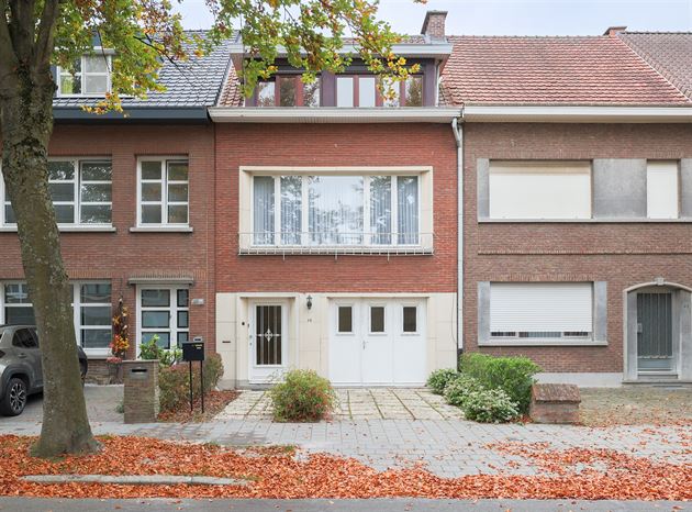 Op te frissen gezinswoning in een residentiële woonwijk te Edegem