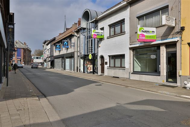 Gunstig gelegen handelspand met woonst