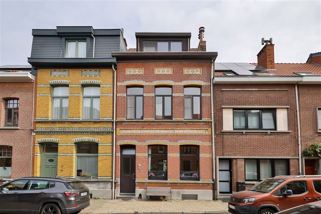 Statige woning met prachtige tuin in Mortsel!