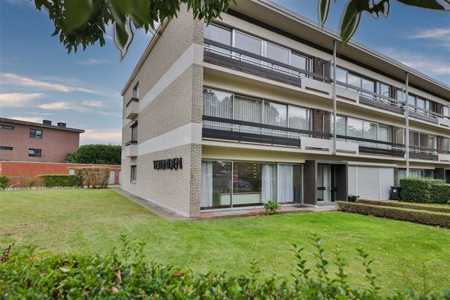 Te renoveren gelijkvloers appartement (80m²) met 2 slaapkamers en garagebox