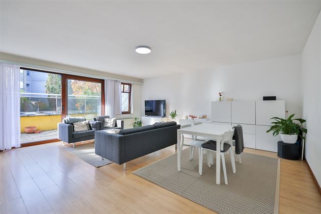 Ruim appartement met 2 slpks, royaal terras en P 