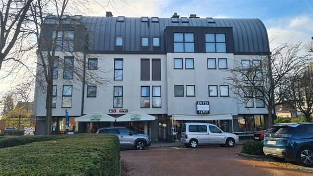 Ruime duplex penthouse met 2 terrassen in het hart van Kontich
