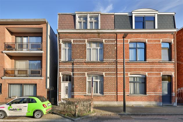 Te renoveren karakterwoning met grote tuin en garage