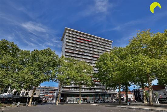 Twee-slaapkamerappartement met 2 terrassen en weids uitzicht in het centrum van Wilrijk!