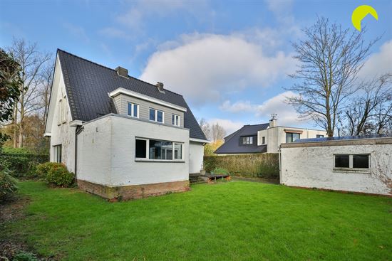 Degelijke open bebouwing met ruime garage!