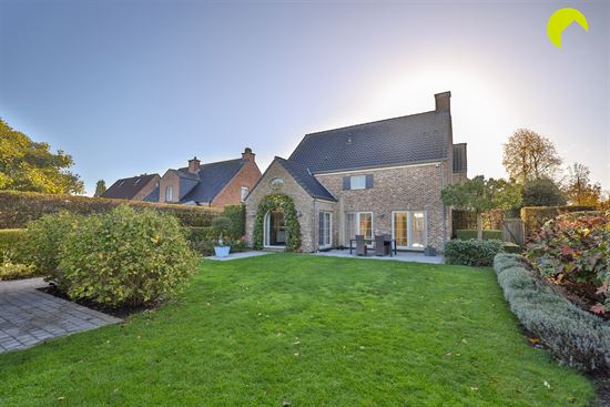 Recente villa in pastoriestijl op een perceel van 686m²