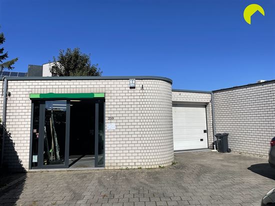 Ruime garage, atelier of magazijn (100 m²) in Edegem!