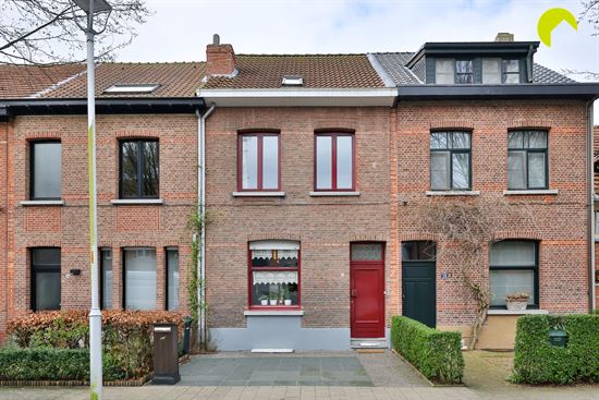 Te renoveren gezinswoning met 4 slaapkamers in het centrum van Edegem