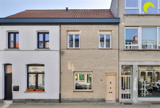 Op te frissen rijwoning met stadstuin