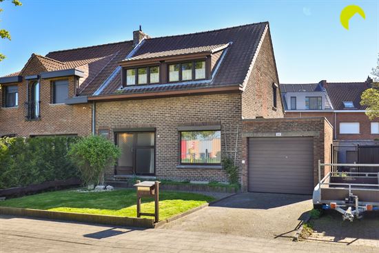 Charmante woning met 3 slpks, oprit en garage!