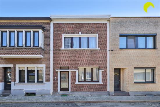 Verzorgde rijwoning met stadstuin in rustige straat