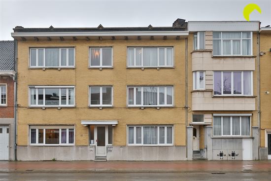 Lichtrijk appartement met 2 kelders en terrasje