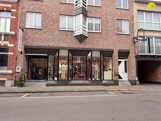 Commercieel gelijkvloers met grote etalage en tuin!