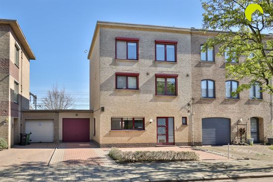 Ruime woning met 5-slpk en 2 badkamers