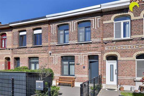 Instapklare rijwoning met voor- en achtertuin
