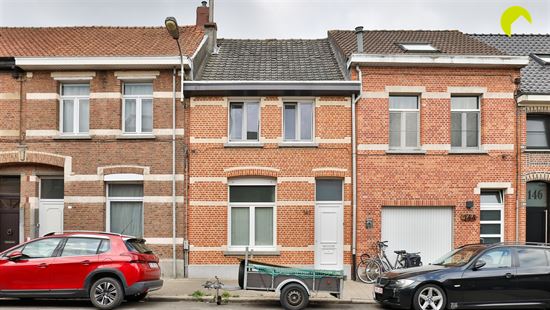Op te frissen starterswoning in het centrum van Edegem
