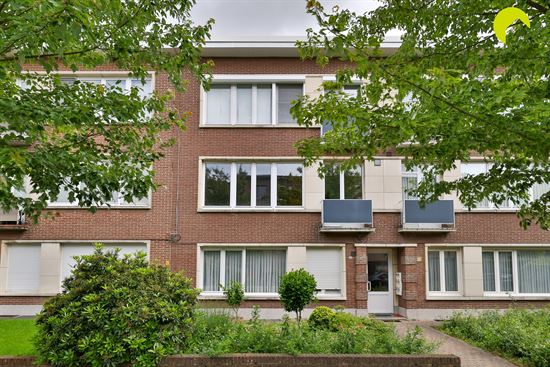 Te renoveren appartement (90m²) met 2 kelders en garagebox