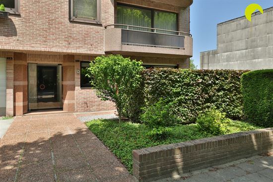 GLV appartement met voor- en achtertuin, 2 slpks + bureau