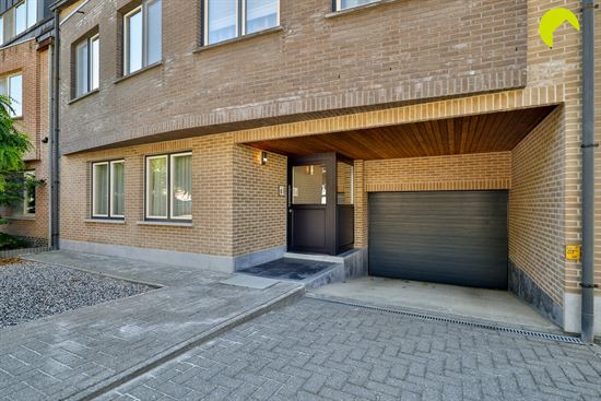 Gelijkvloers appartement (124 m²) met kelder en dubbele parkeerplaats!