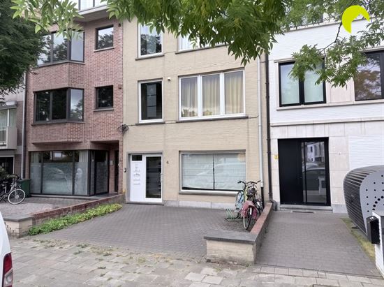 Praktijkruimte / kantoor met tuintje-koer