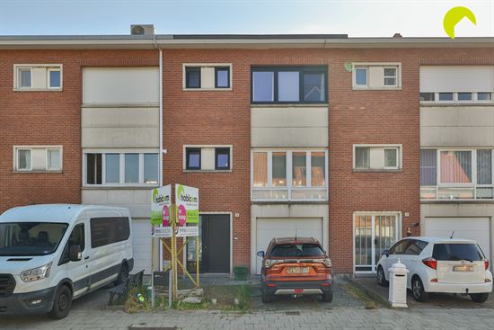Zonnige bel-étage woning met drie slaapkamers