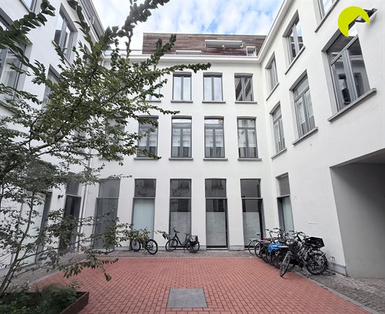 Ruim en licht appartement in het hart van 't stad!