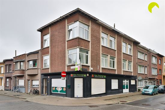 Opbrengsteigendom met handelsruimte en drie appartementen