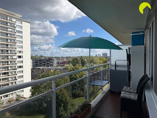 Bemeubelde studio met ruim terras op de 7de verdieping